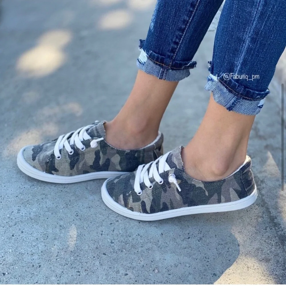 LAST PAIR: Camo print sneakers - Picture 2 of 3